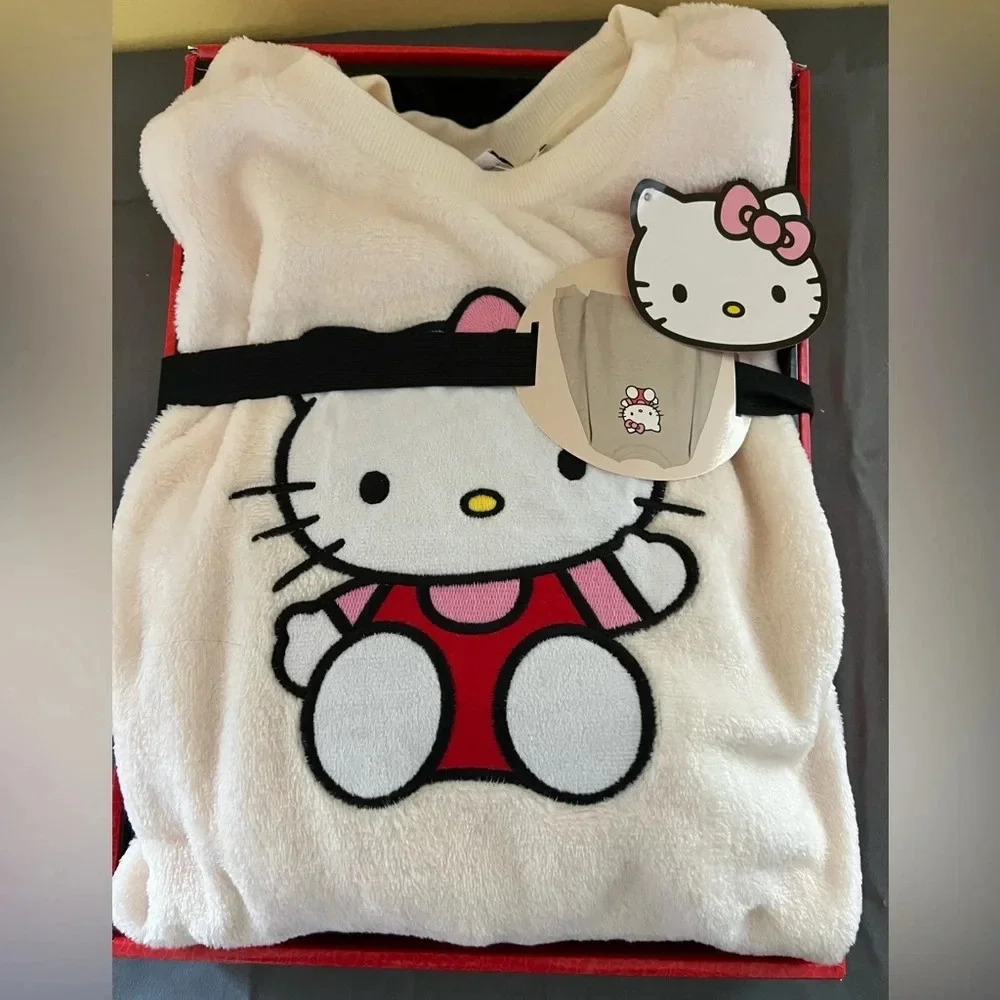 Hello Kitty embroidered fleece plush  sweatshirt, crewneck New in Box XLarge